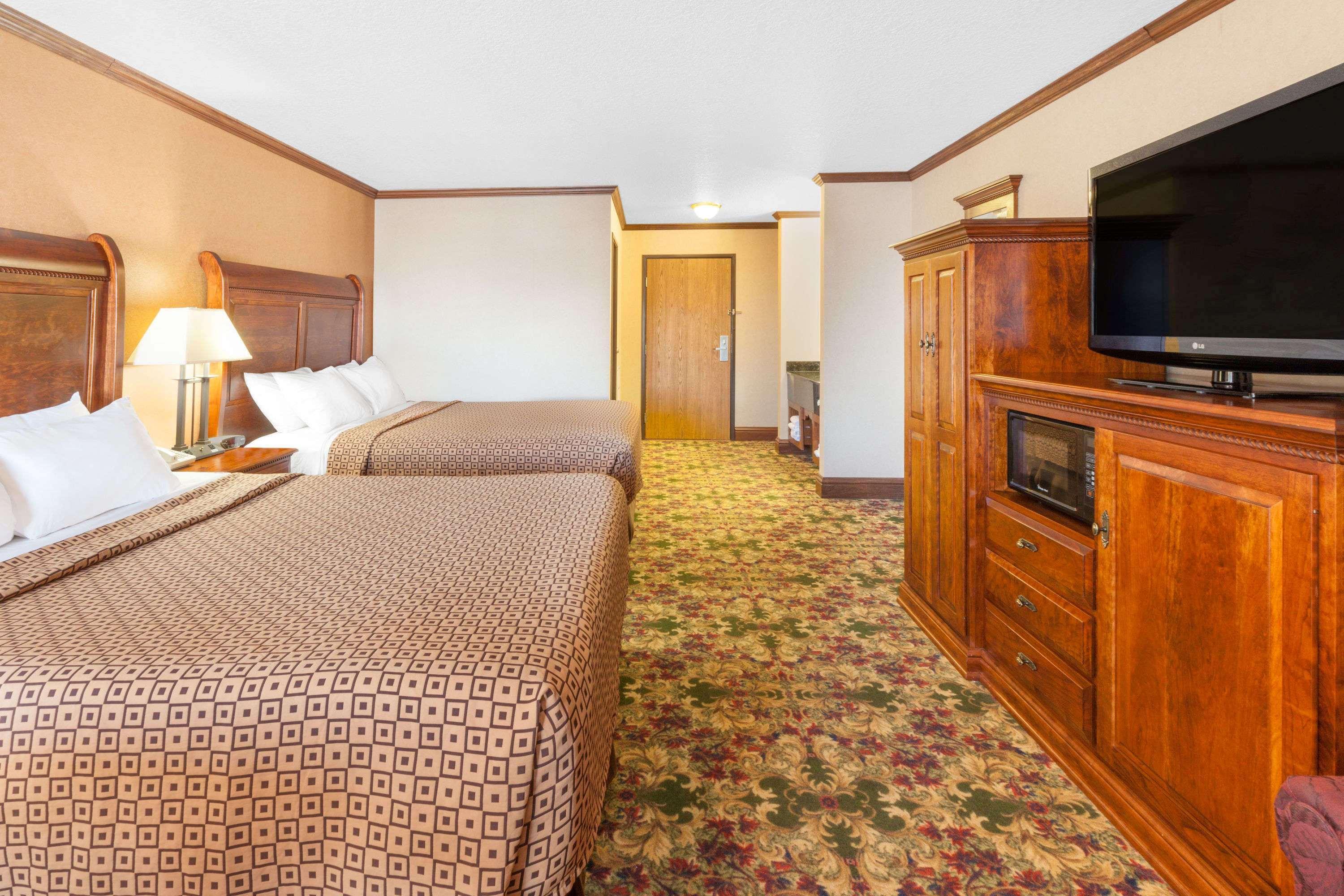 Ramada By Wyndham Mackinaw Waterfront Mackinaw Stadt